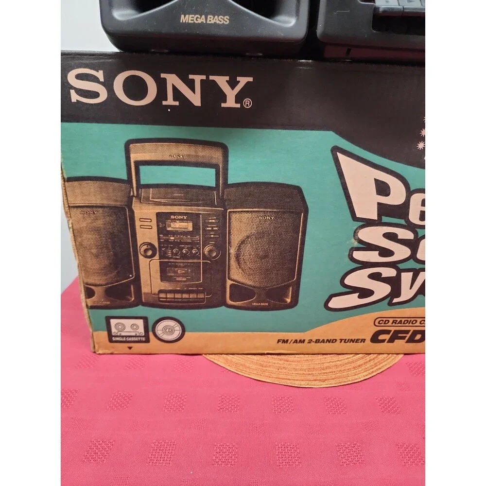Sony Boombox CFD-Z110 CD,Cassette, AM/FM Detachable Speakers Original Box READ